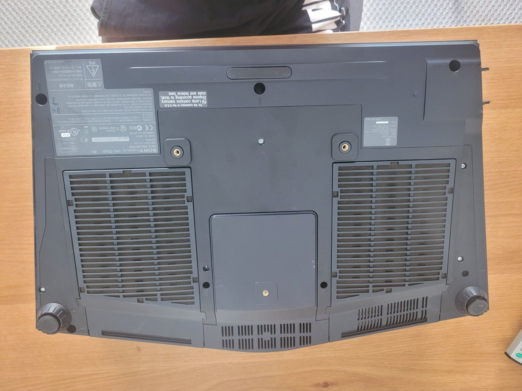 Sony Proiettori: Sony VPL FE 40 without LCD. – Usato da Dübendorf venduto da Saturnin35 8