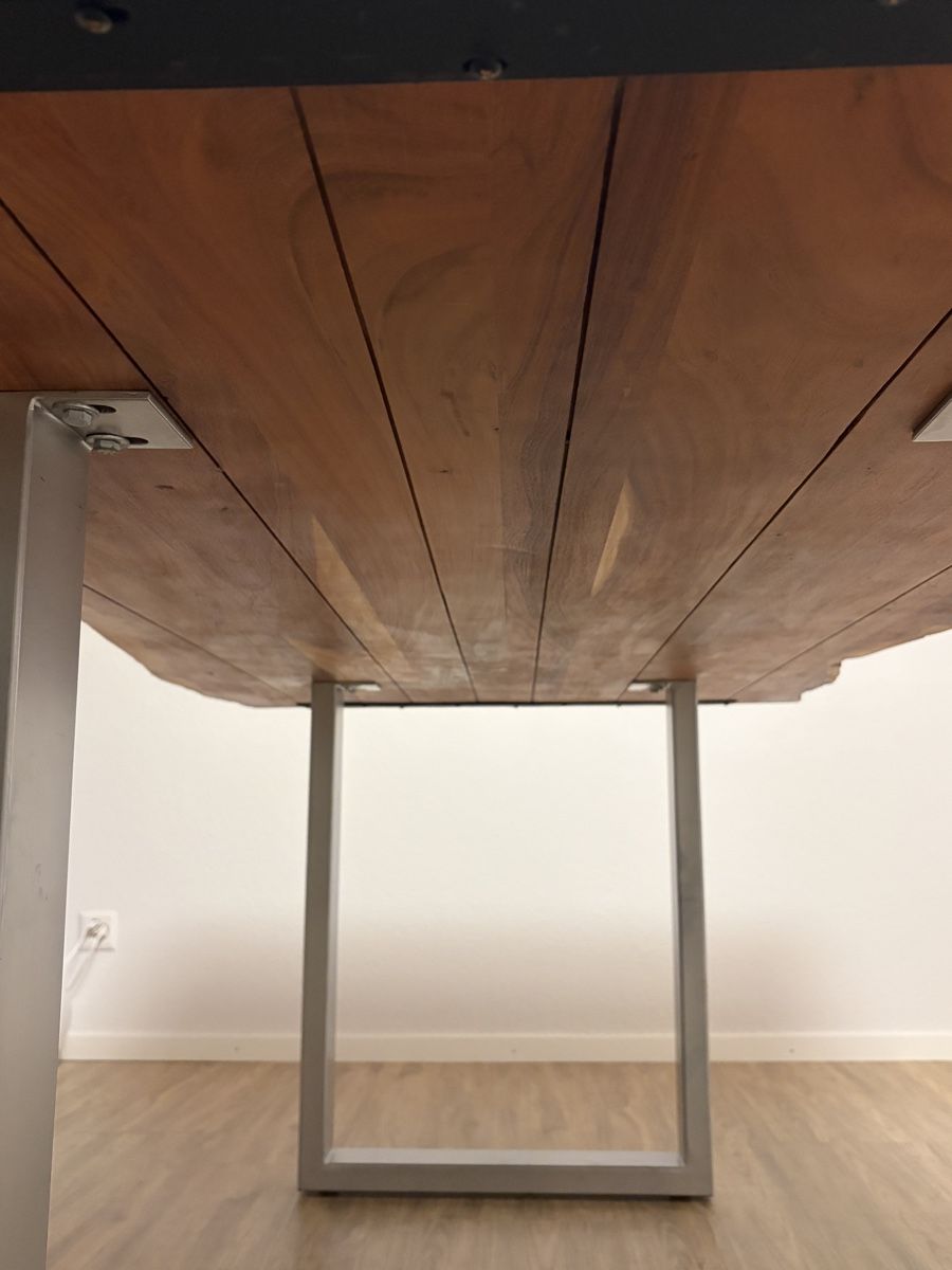 Tavoli: Esstisch mit Live-Edge-Platte – Usato da Flawil venduto da lic_d9fc 4