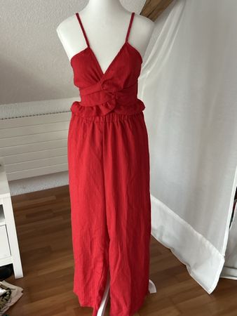 Zweiteiler in rot,  Grösse L neu