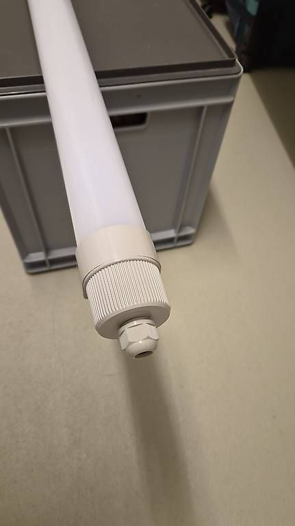 Lampade: Neue LED Feuchtraumleuchte (160cm) – Usato da Bülach venduto da nik_f7cm