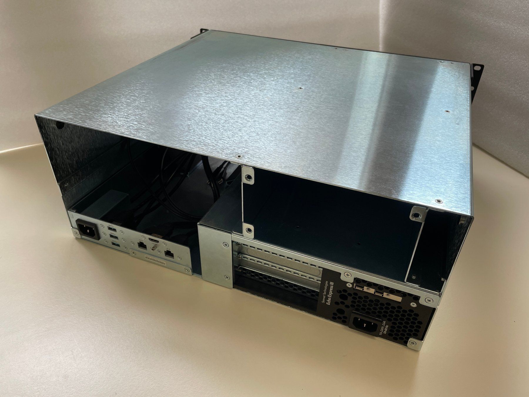 Gehäuse: Sonnet xMac Pro Server – Gebraucht aus Glarus von Guncra 1