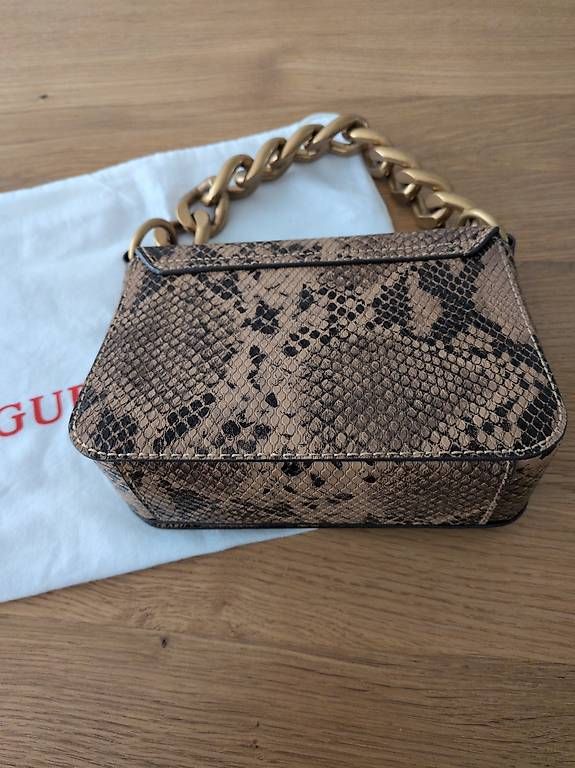 Taschen für Damen: Guess Tasche – Gebraucht aus Aarburg von Noemi.H 2