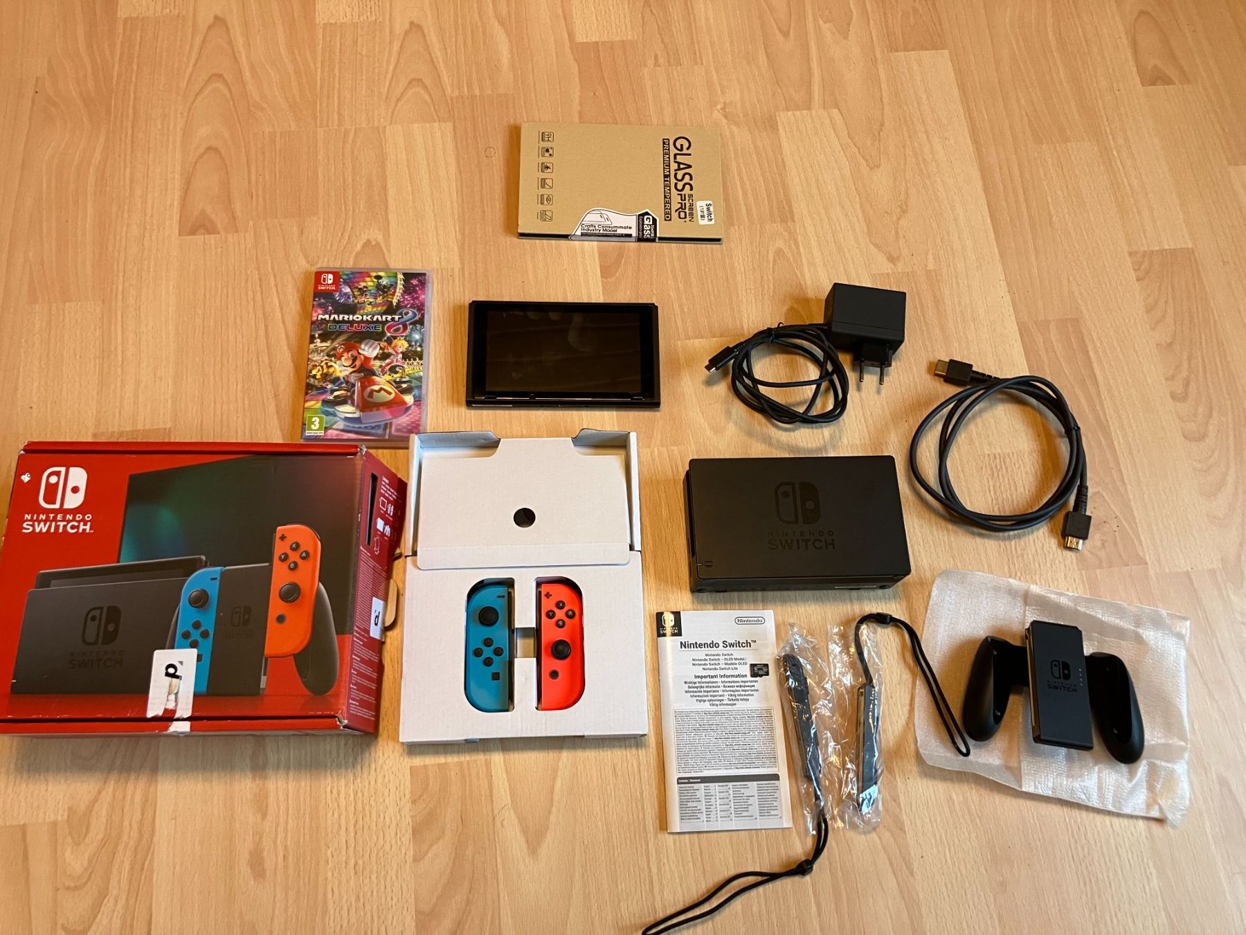 Nintendo Console: Switch konsole + Mario kart 8 mit Streckenpass – Usato da St.ursen venduto da Thorsten21