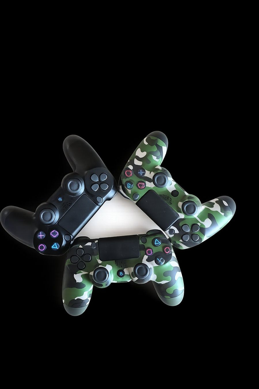 Manettes: drei PS 4 Controller – D'occasion à Seewis Dorf par car_8zkr