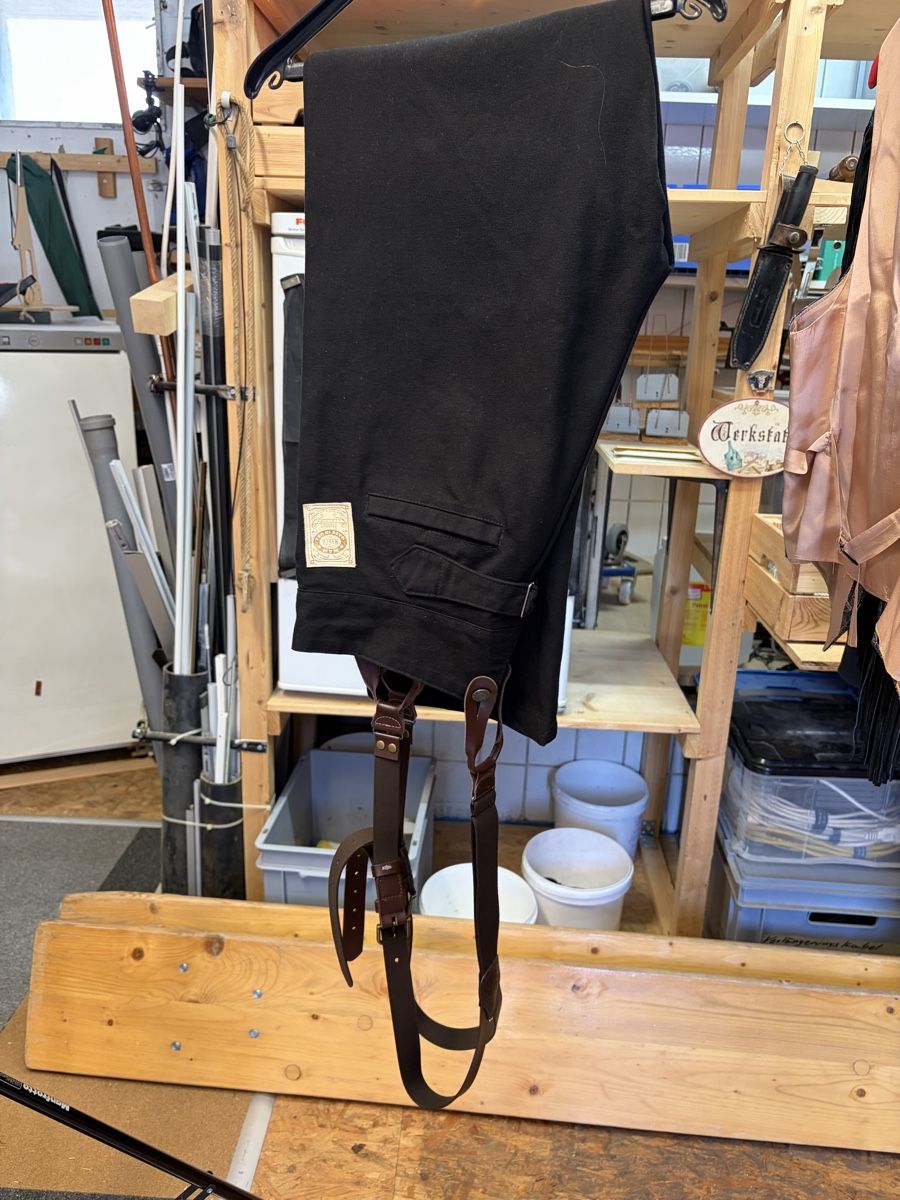Pantaloni: Original Westernhose mit Leder Hosenträger  – Usato da Veltheim AG venduto da eri_n5pn 1