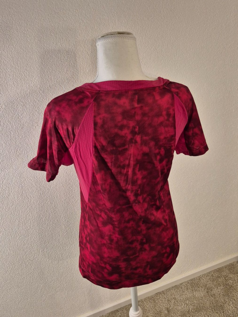 T-shirt: Sportshirt, Fuchsia, Grösse S – Usato da La Neuveville venduto da Vestiaire_2011 1