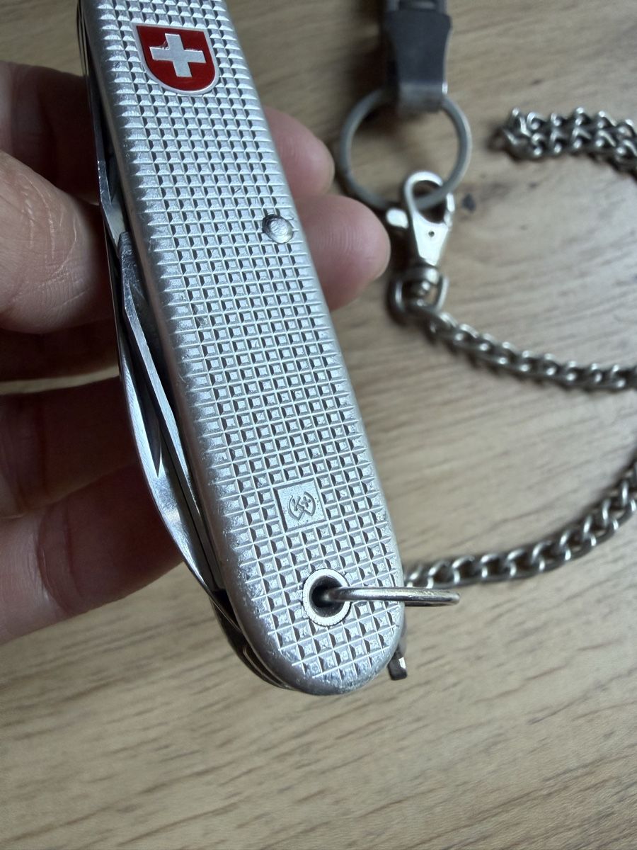 Victorinox Coltelli tascabile: Victorinox Sackmesser 1983 mit Gürtelhalter – Usato da Buch am Irchel venduto da Sweetharth 1