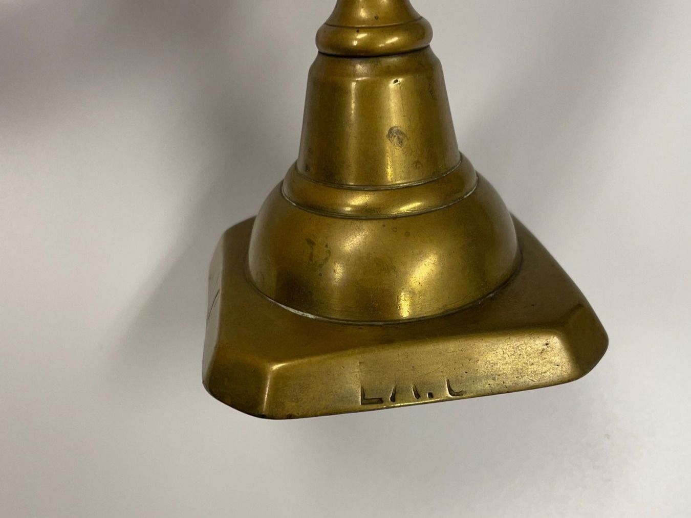 Portacandele: Grosser, massiver Bronze Kerzenständer – Usato da Baar venduto da bricksandmore 6