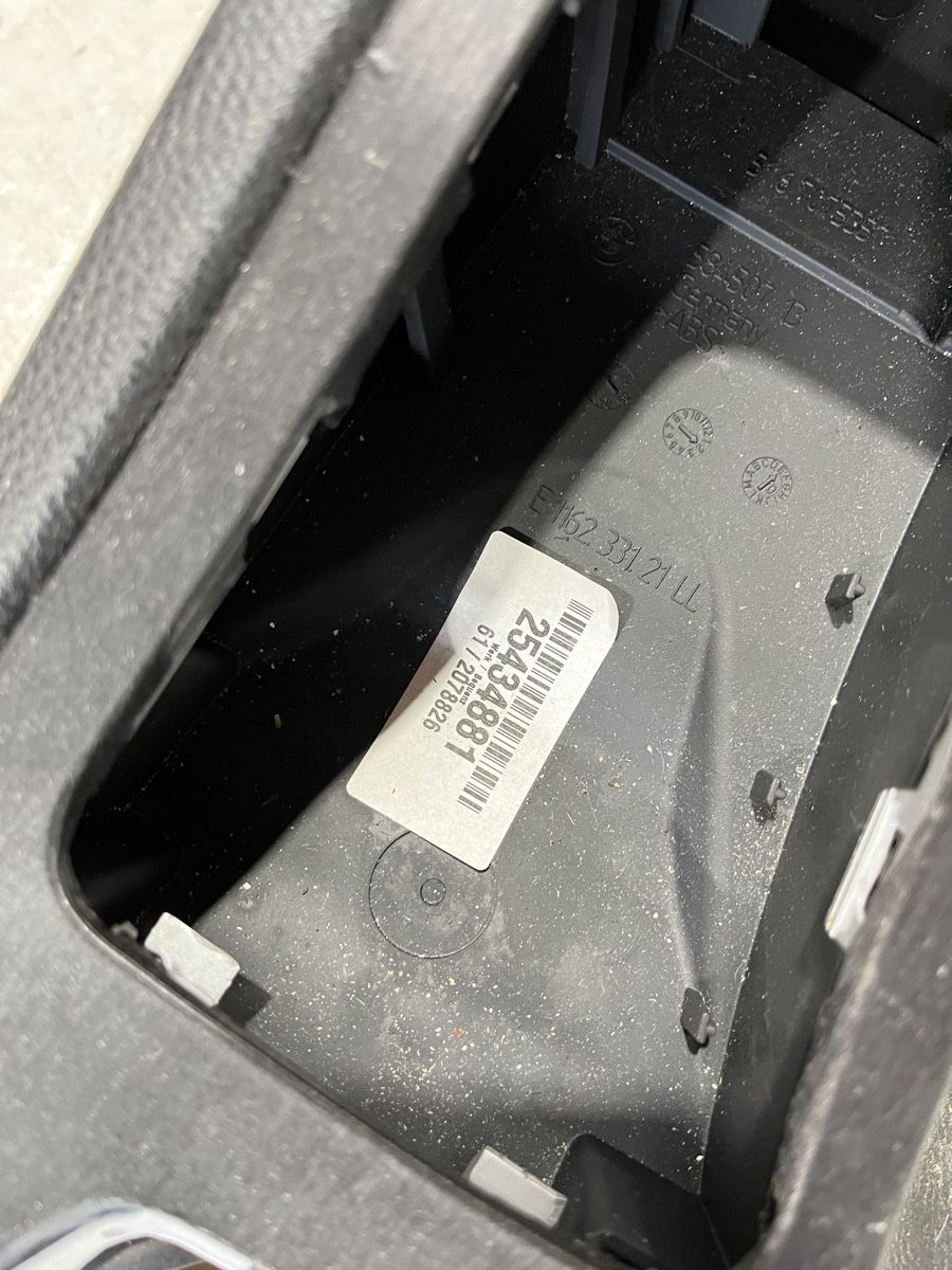 BMW Tutti pezzi di ricambio auto: Bmw E92 Mittelkonsole – Usato da St. Erhard venduto da Michel164 4