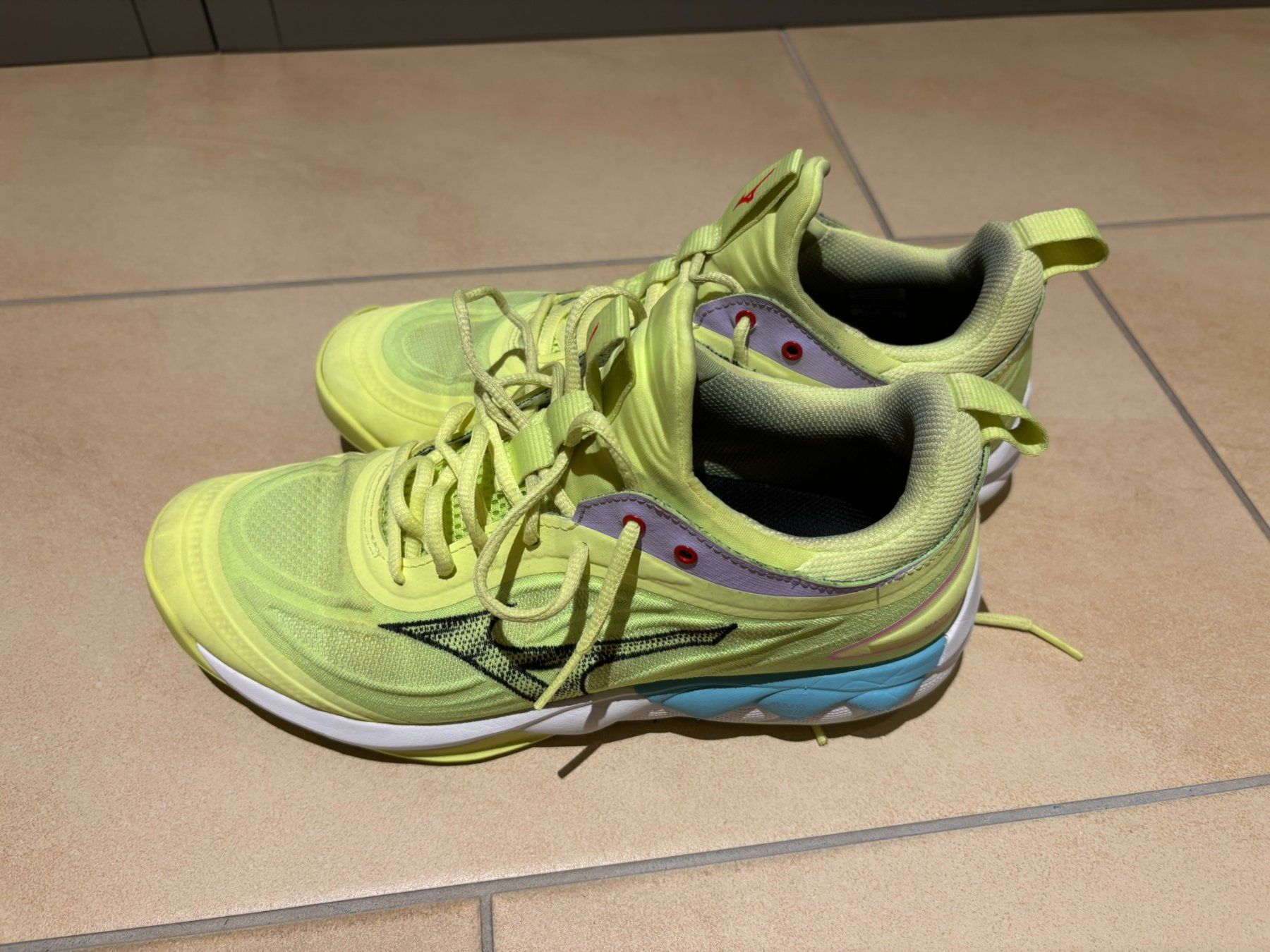 Mizuno Scarpe da uomo: Mizuno Wave Luminous 3 Gr. 40.5 – Usato da Grüningen venduto da Teppich1 1