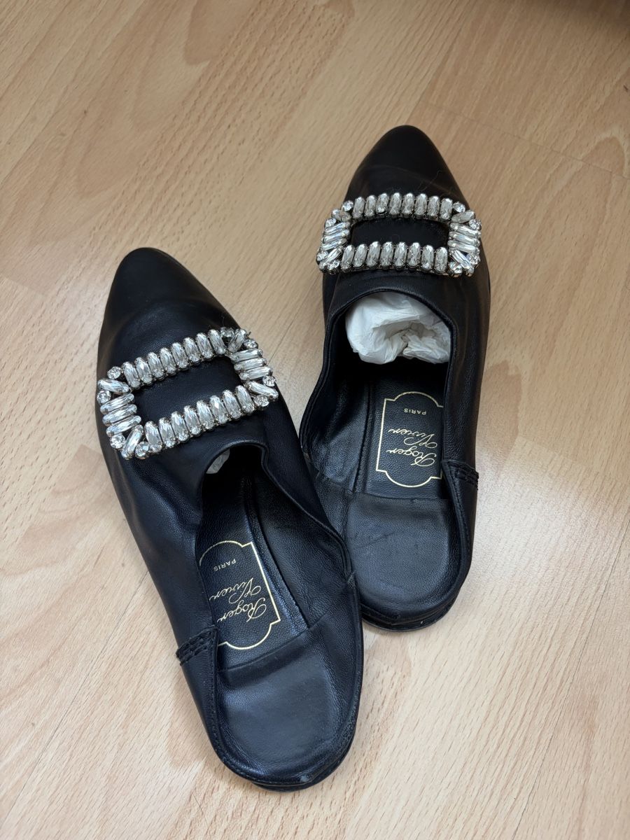 Scarpe da donna: Roger Vivier Black Embellish Shoes – Usato da St.Josefen venduto da lop_lh8d 4