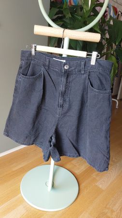 Jeansshorts Damen schwarz Grösse 44 guter Zustand