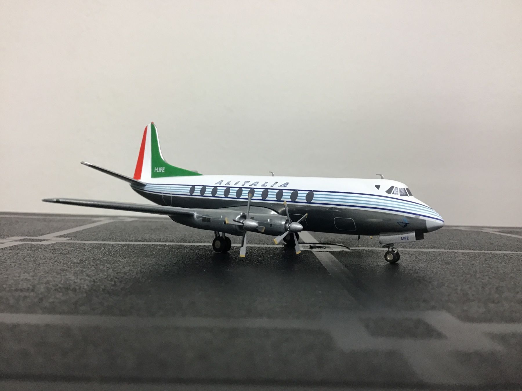 Herpa Modellbausätze & Standmodelle: VICKERS VISCOUNT 700 1:200 – Neu (gemäss Beschreibung) aus Männedorf von Spezial-Modelle