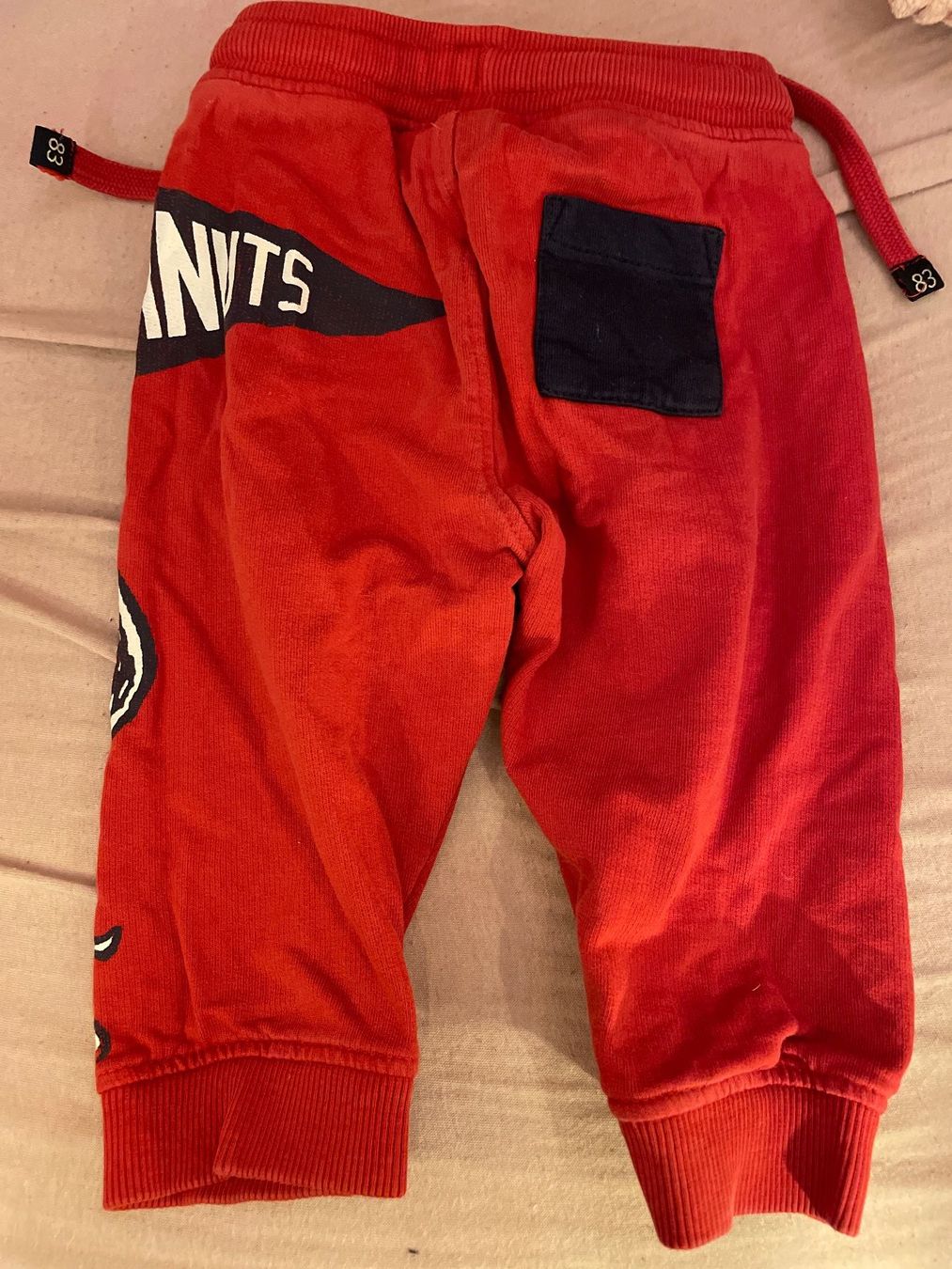 Pantaloni: Herzige PEANUTS Trainerhose (6 - 9 Monate) – Usato da Frasnacht venduto da GracyStore 2