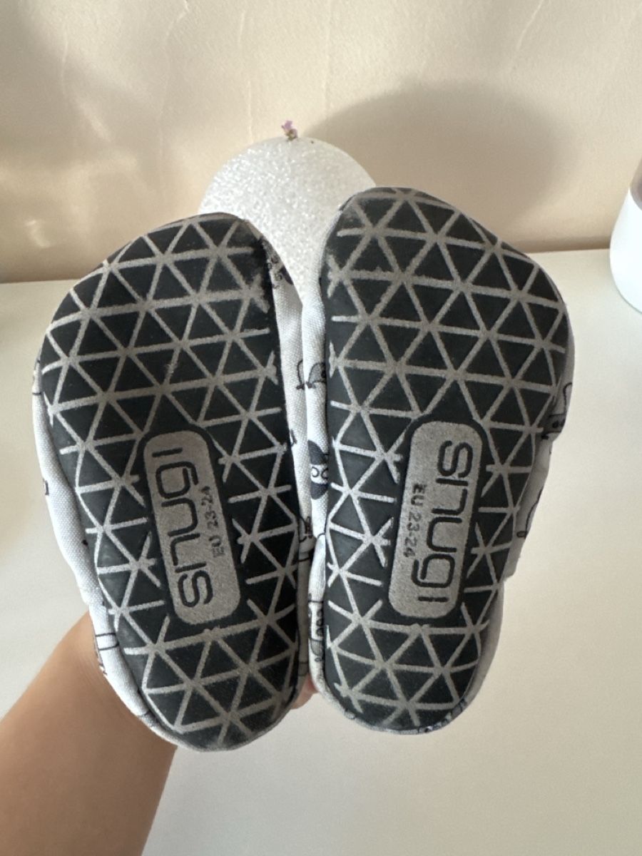 Chaussures garçon: Snugi slippers EU 23/24 – D'occasion à Bever par tut_tmz9 1