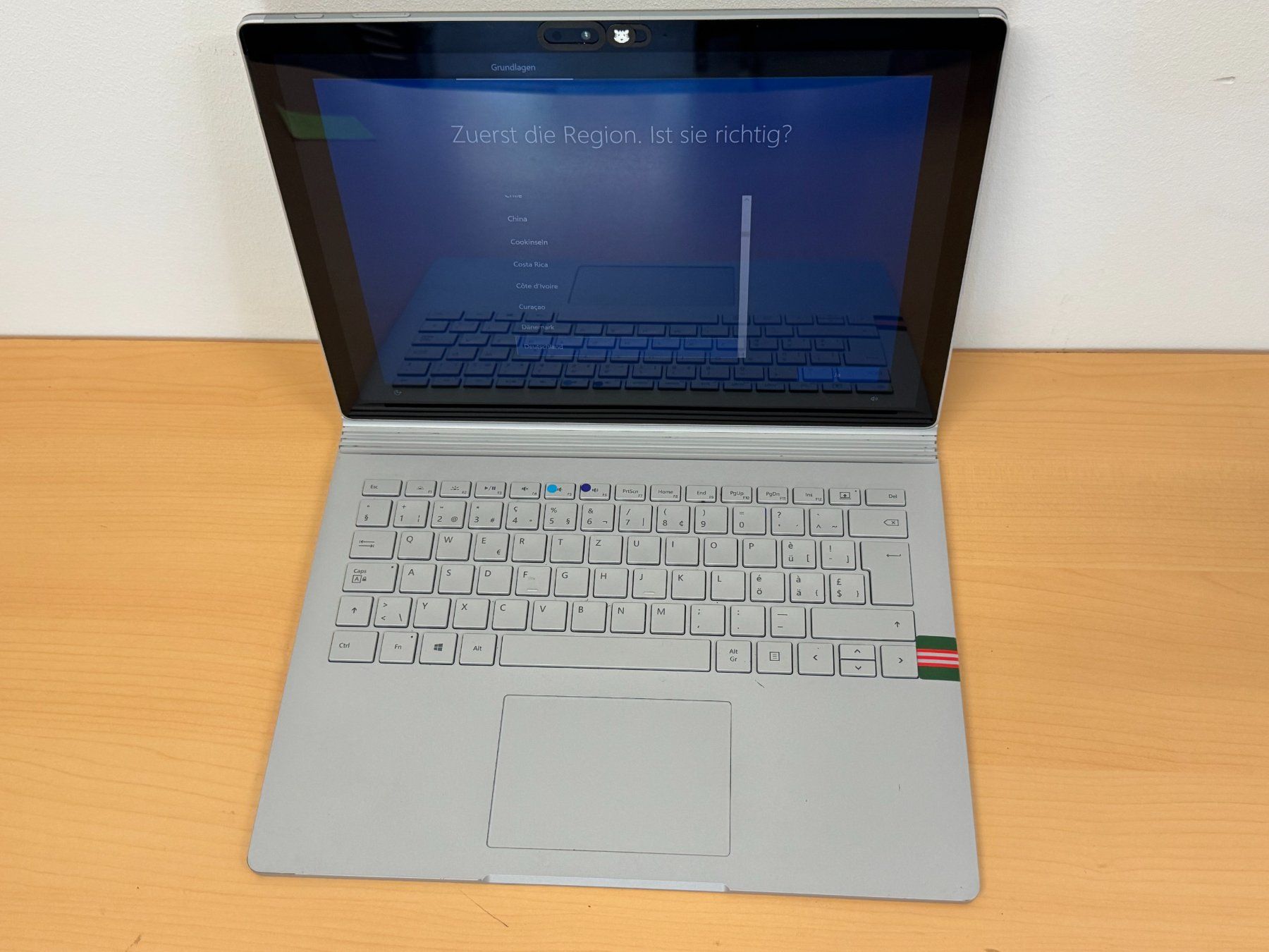 Microsoft Notebook: Microsoft Surface Laptop i5-6300 8GB 256GB mit Windows 10Pro – Usato da Ebmatingen venduto da Revivetrade