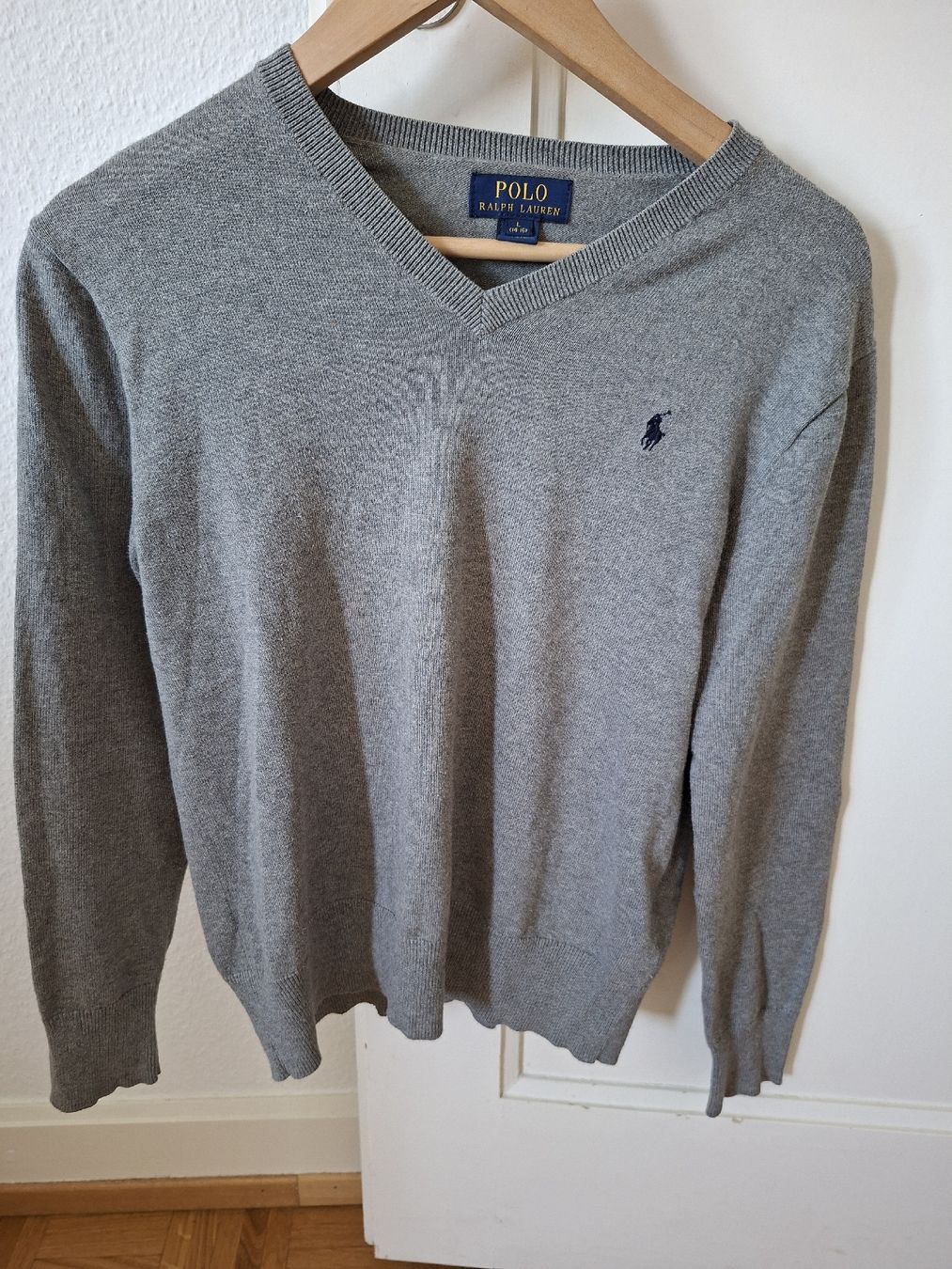 Ralph Lauren Maglioni & Felpe: Pull V Gris Polo Ralph Lauren Avec Écussons Taille xs – Usato da Renens VD venduto da ser_j2fn 1