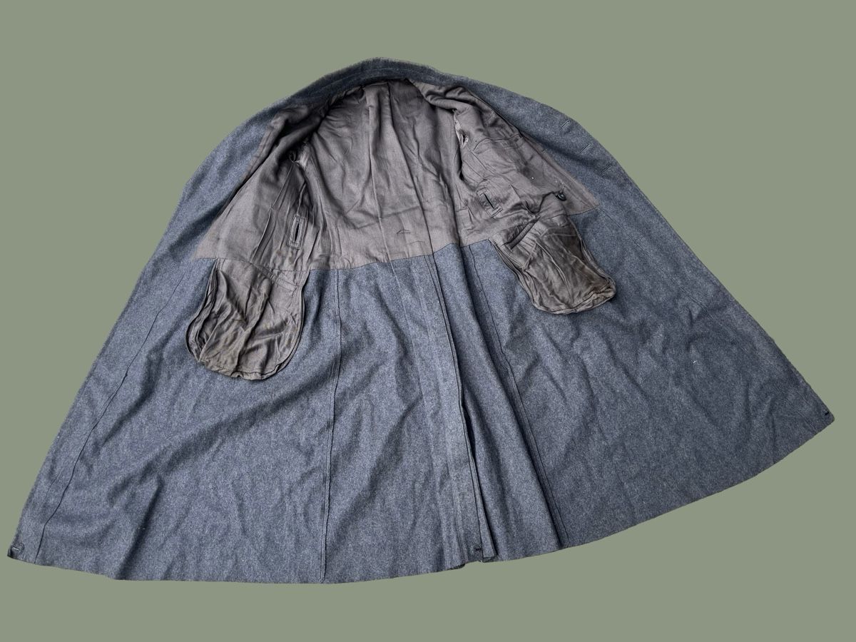Uniformi: Mantel / Kaput der Deutsche Luftwaffe 1940 WW2 – Usato da Bellevue venduto da Belafer 6