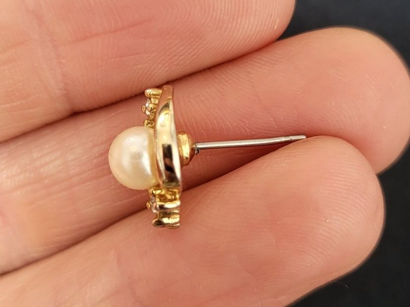Orecchini pendenti & Orecchini a lobo: Ohrstecker in gold mit Perle, Einzelstück – Usato da Brugg AG venduto da Leona90 3