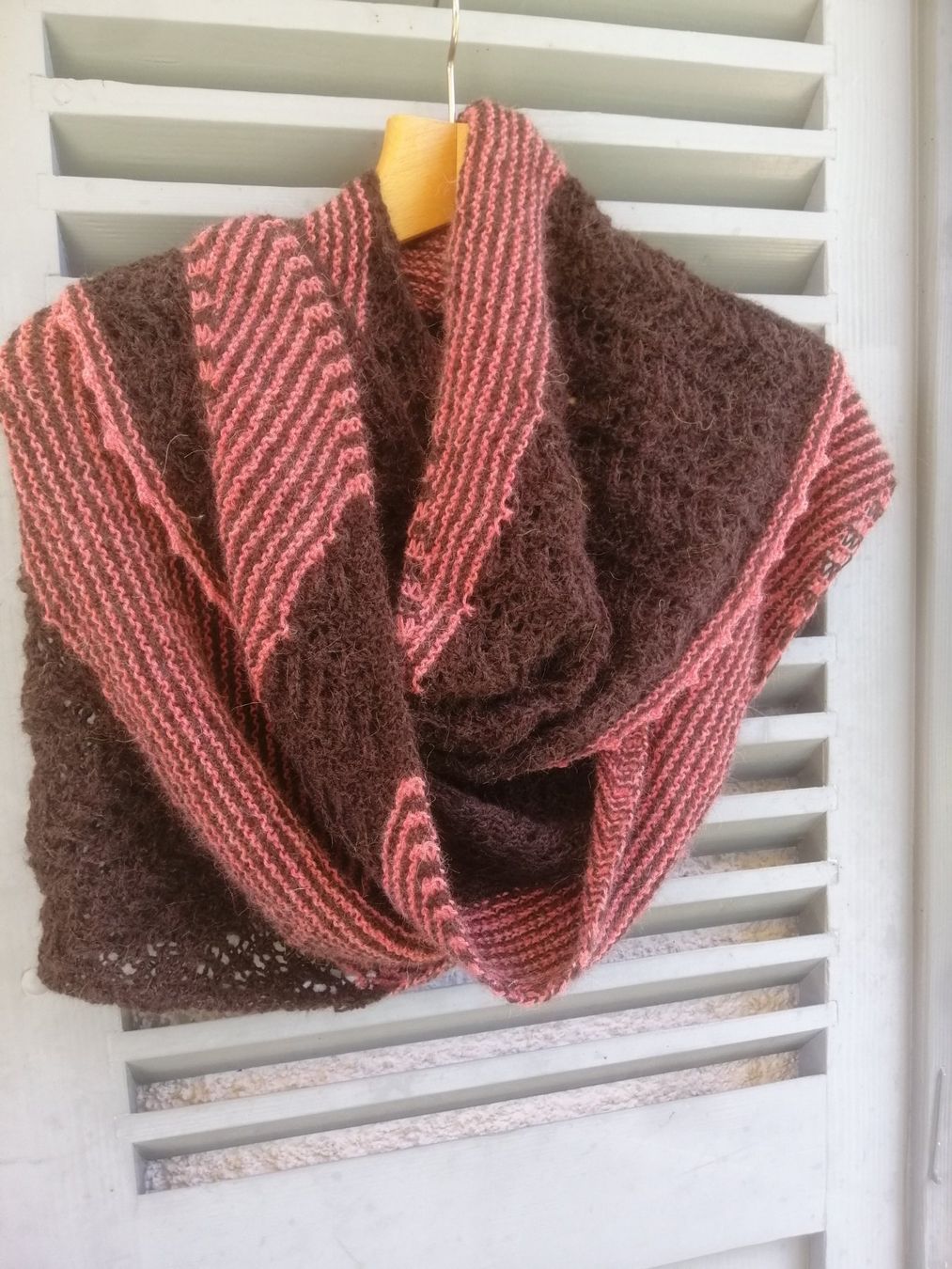Foulard & Sciarpe: Schultertuch "Himbeerschoko" mit Alpaca     NEU – Nuovo (secondo la descrizione) da Langenthal venduto da Handstrick 3