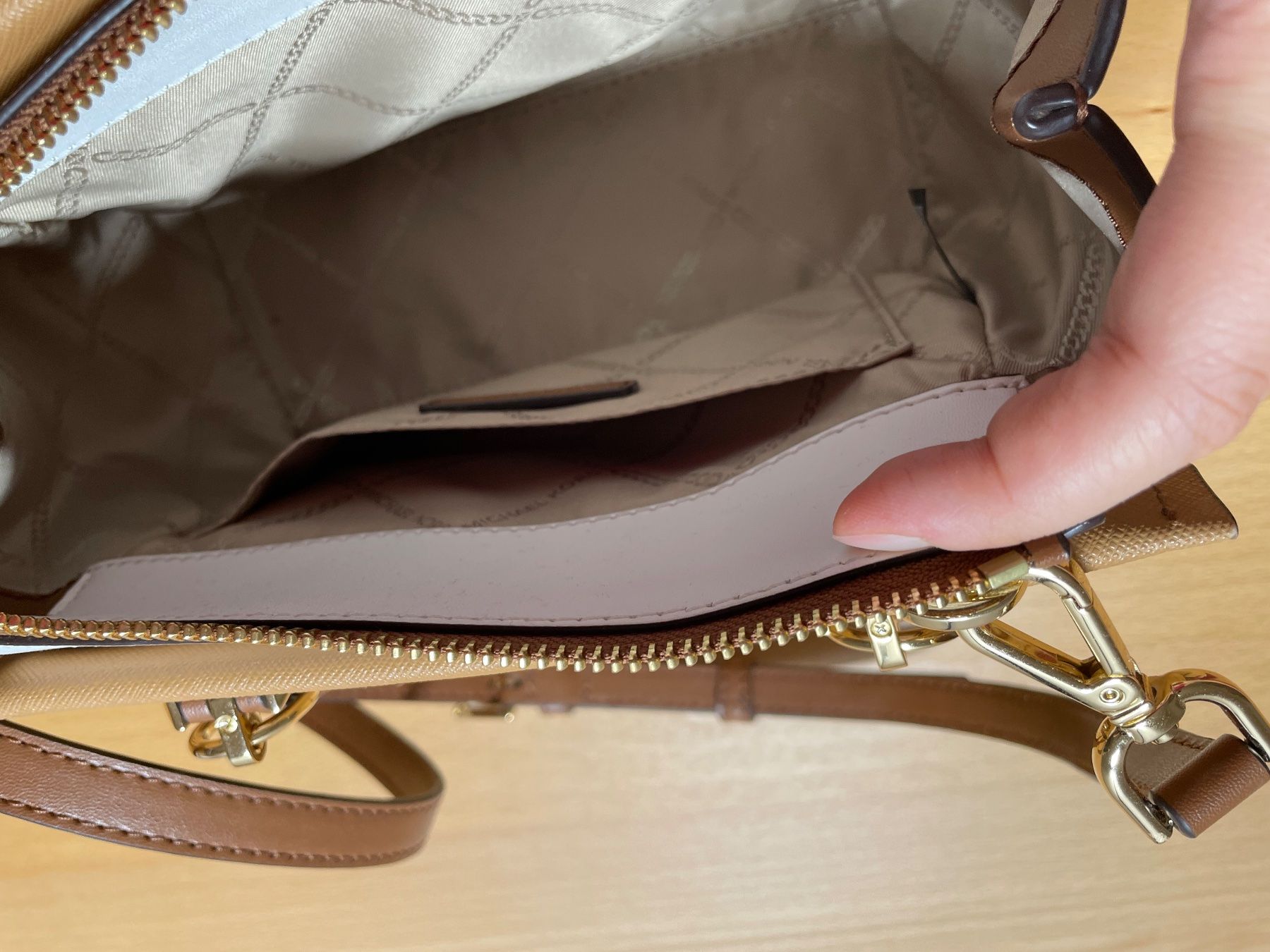 Michael Kors Taschen für Damen: Michael Kors Umhängetasche – Beige/Braun – Gebraucht aus Kloten von gma20 7