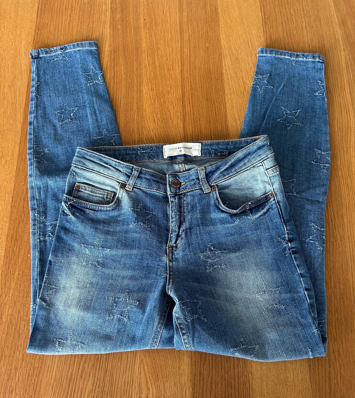 Jeans: Reserved Damen Jeans mit Sternen Gr. 36 – Usato da Schwarzenbach SG venduto da bienchen22 1