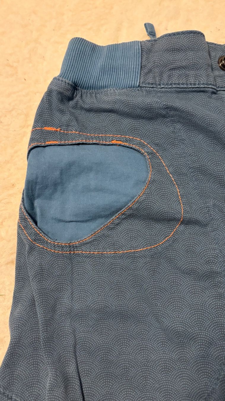 E9 Pantalons: Klettershorts von E9 – D'occasion à Laax GR par diana.zemp 1