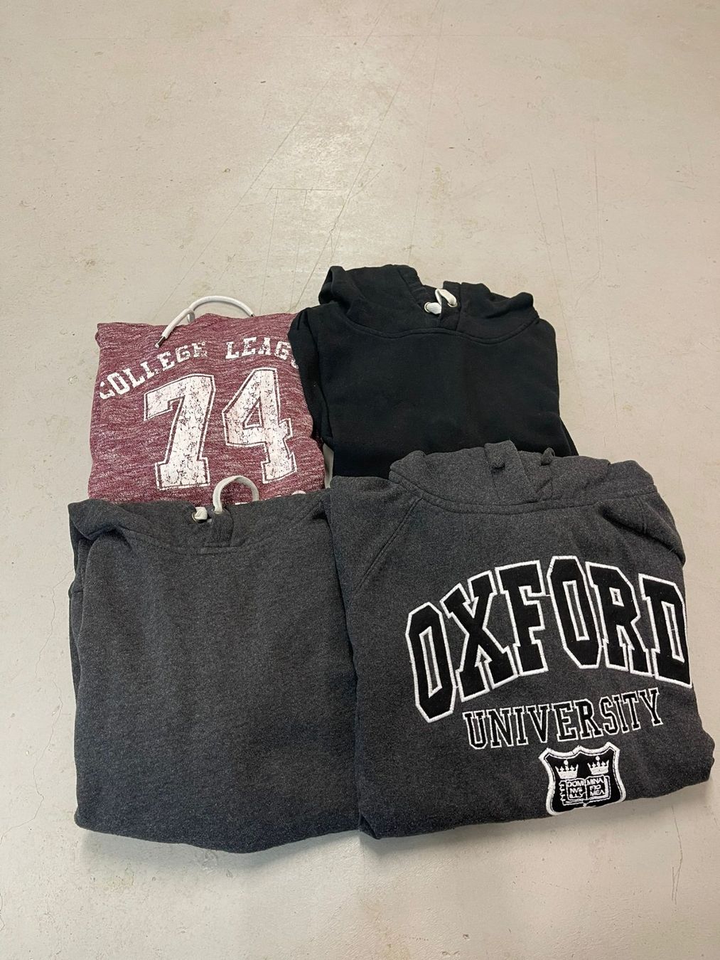 Lotti di vestiti: Diverse Kleidung – Usato da Aedermannsdorf venduto da Molinero_ 2