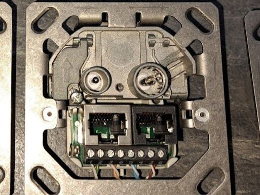 Stecker: Multimedia-Unterputzdosen – Gebraucht aus Sargans von Bomp 2