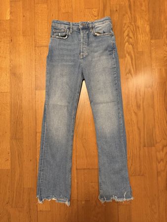 Zara Jeans Gr. 34 hellblau mit Fransen - neuwertig!