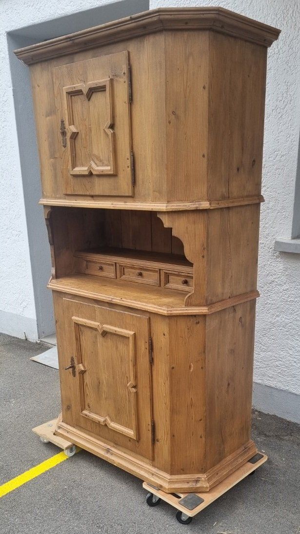 Credenze: Bündner Tannen Büffet Gänterli Schrank – Usato da Flums venduto da Flumsantik 7