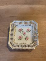 Quadratische Porzellanschale mit Rosen