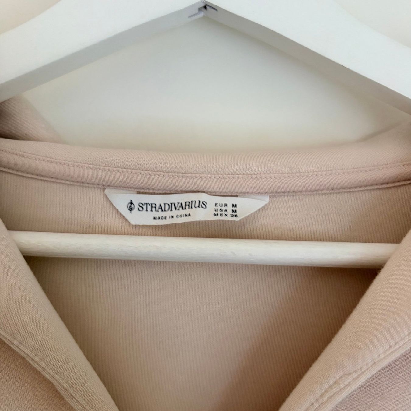 Stradivarius Pullover & Sweatshirts: Stradivarius beige polo sweatshirt – Neu (gemäss Beschreibung) aus Berikon von nao_5qbr 1