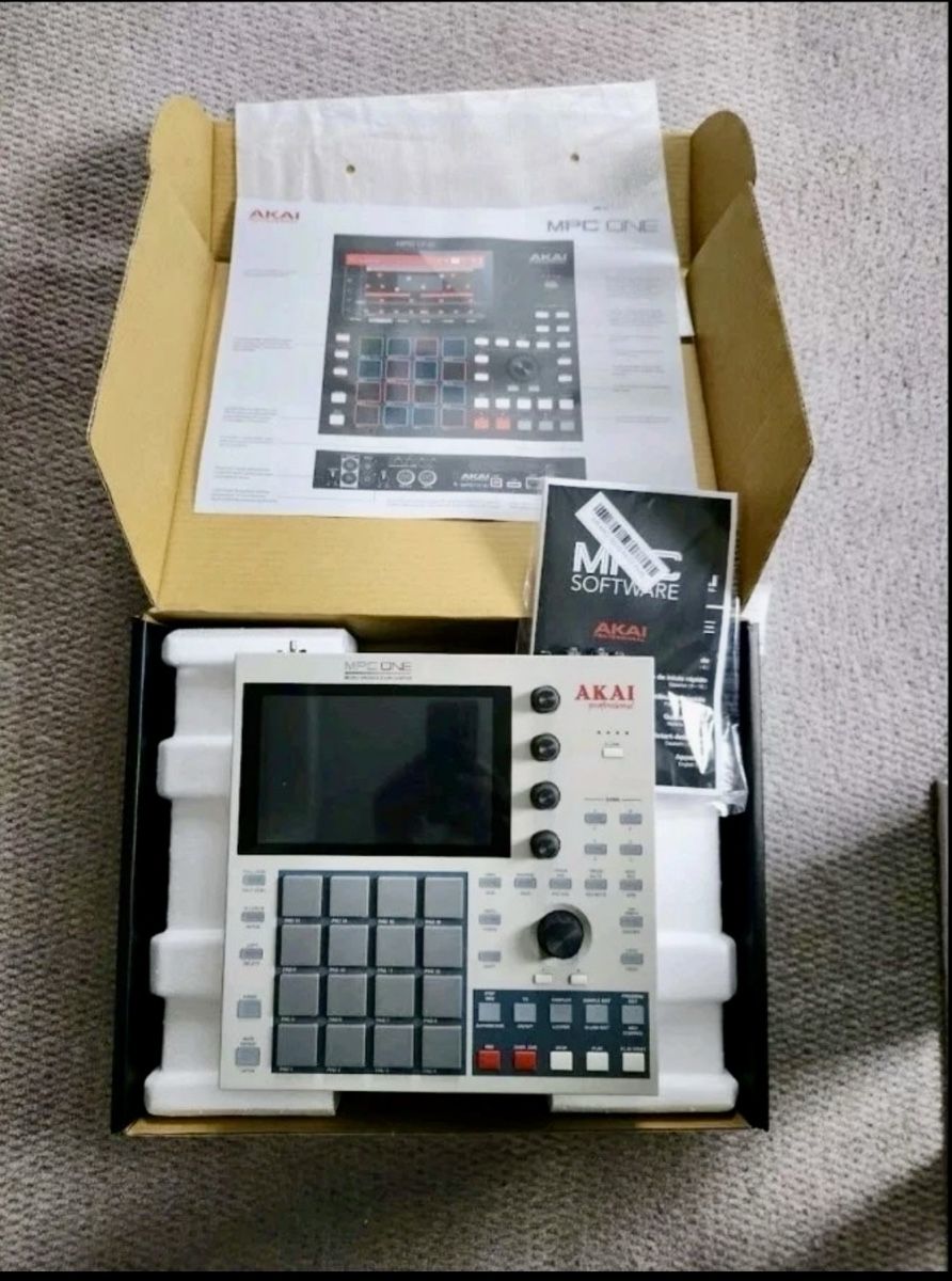 Akai Musikinstrumente: Akai MPC ONE - Retro Special Edition – Gebraucht aus Zürich von 1cut2 1
