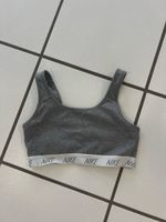 Grauer Nike Sport BH Gr. M - Bequem & Atmungsaktiv!