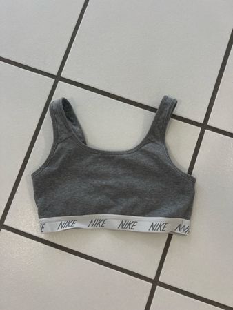 Grauer Nike Sport BH Gr. M - Bequem & Atmungsaktiv!