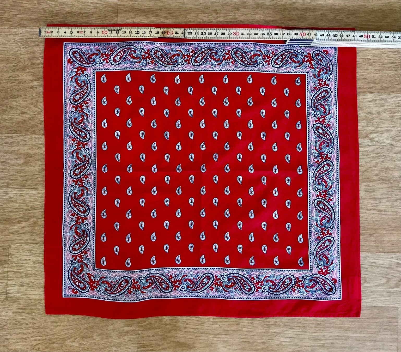 Autres vêtements & accessoires: 12 Original Glarner Tüechli – D'occasion à Basel par nostanz