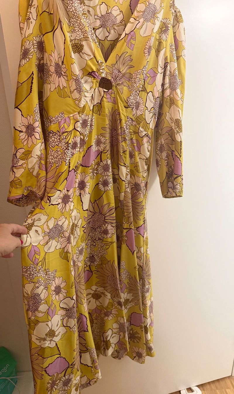 Sandro Vestiti: Sandro kleid – Usato da Adliswil venduto da ale_dv2q 2