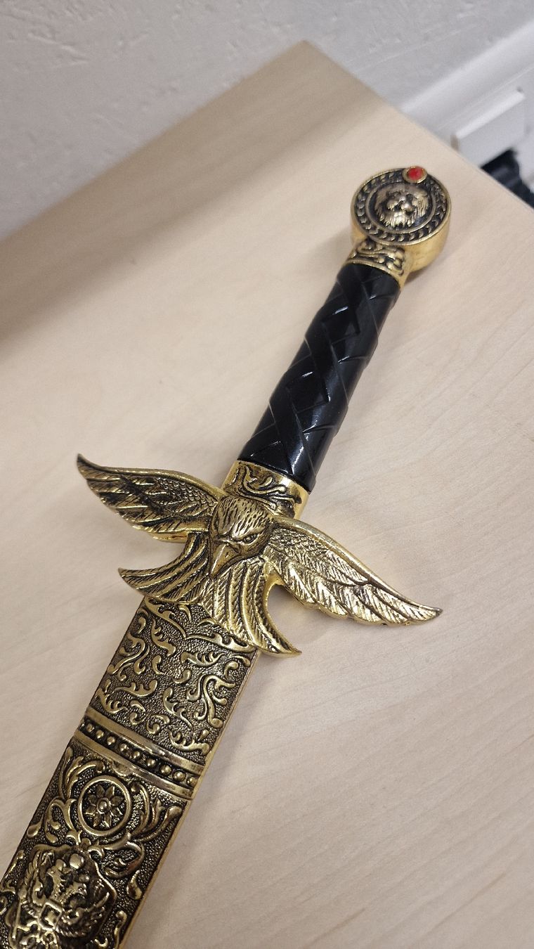 Sonstiges zum Sammeln & Seltenes: Dekorationsschwert mit Scheide goldfarben ornate – Gebraucht aus Herisau von Antiques.AR 1
