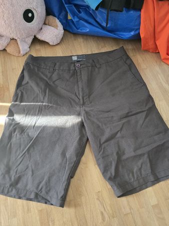 Short O'Neill taille 34 gris bon état