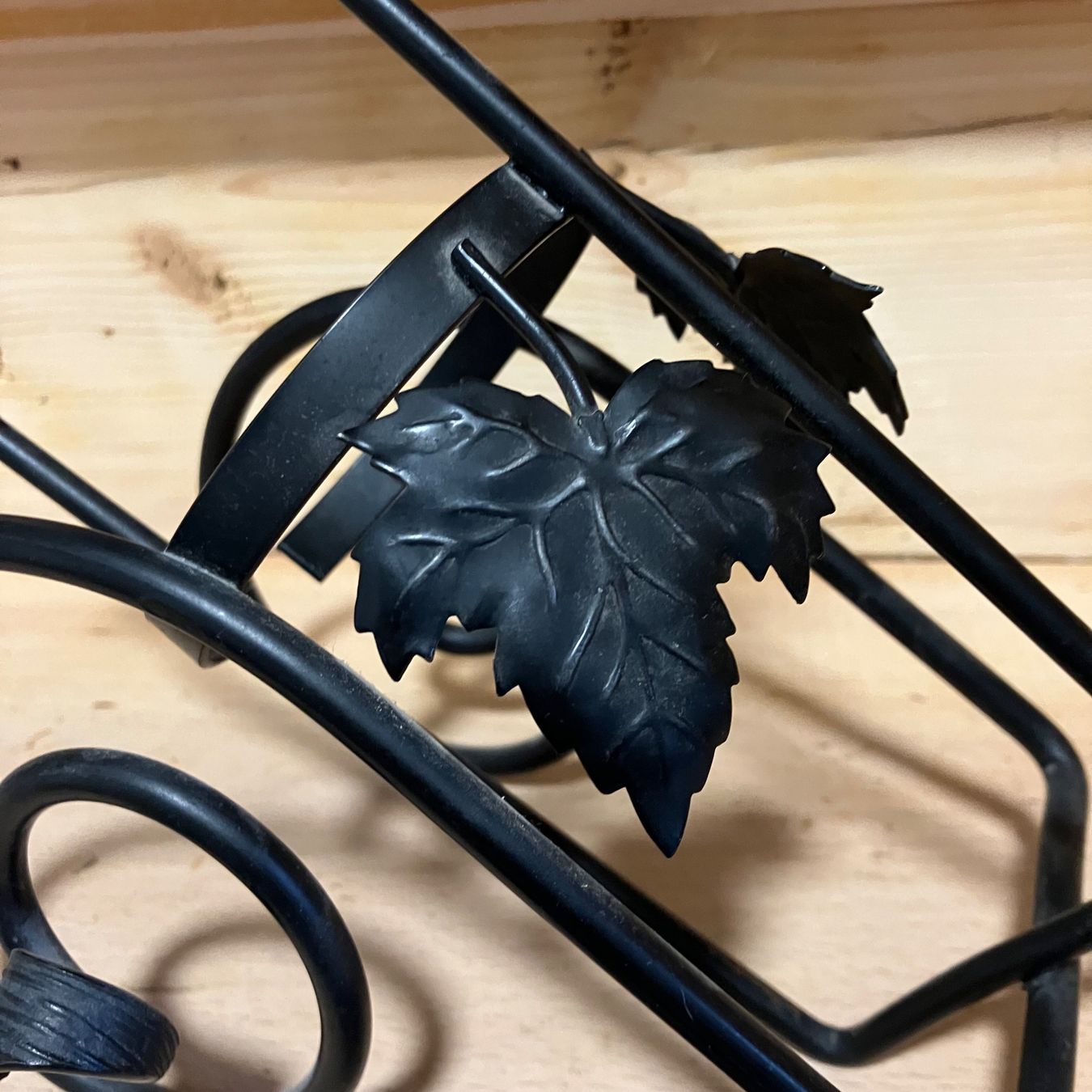 Supporti a parete: Flaschen Halterung mit Blättern – Nuovo e nell'imballaggio originale da Grabs venduto da apr9k 1