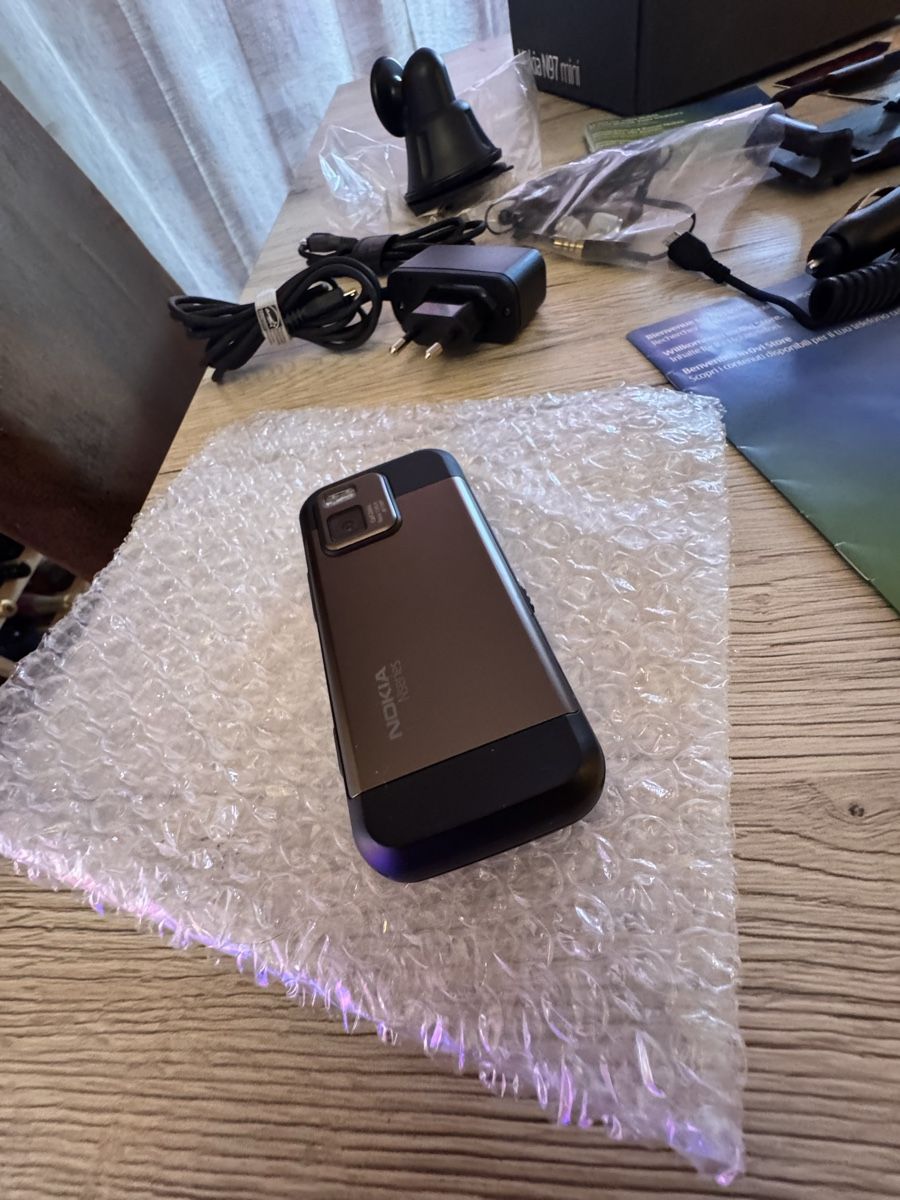 Nokia Telefoni cellulari / Smartphones: Nokia N97 mini complet avec accessoires d'origine – Nuovo e nell'imballaggio originale da La Chaux de fonds venduto da car_f9yg 2