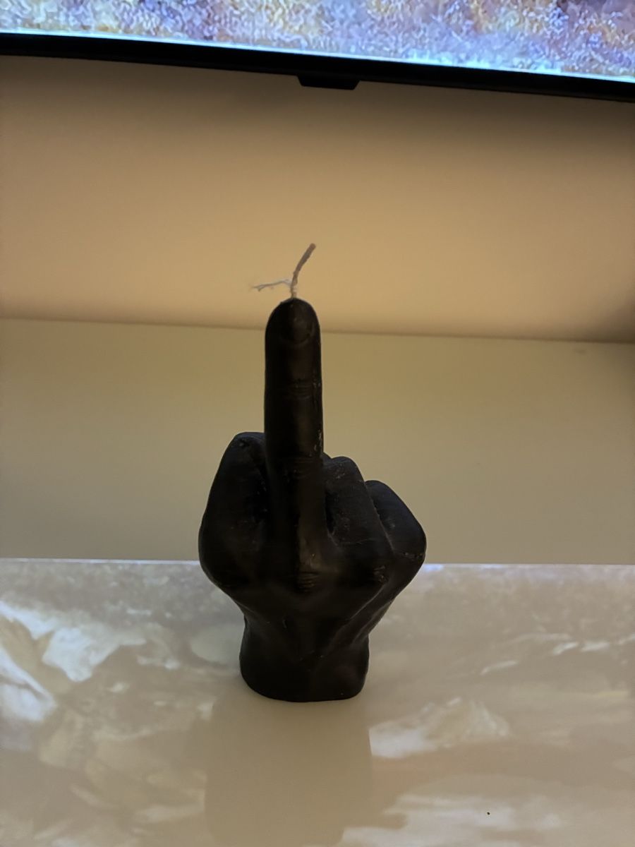 Kerzen: Schwarze Mittelfinger Kerze - Statement Deko Vintage Design – Neu (gemäss Beschreibung) aus Zürich von alivasalli