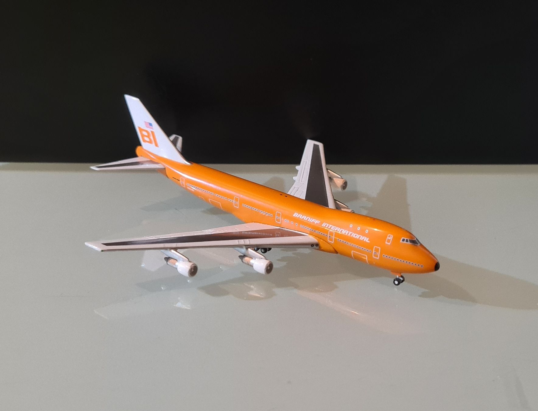 Schuco Kit di modellismo & Modellini statici: Schuco Braniff International 1:500 – Usato da Uetendorf venduto da myhome12 2