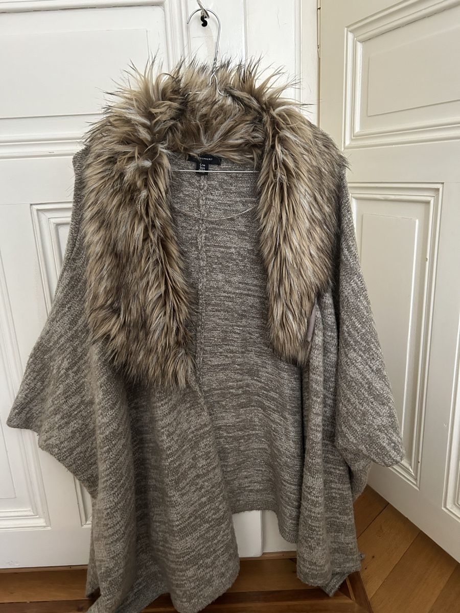 Autres vêtements femmes: Veste cape – D'occasion à Lausanne par dre_th8k 1