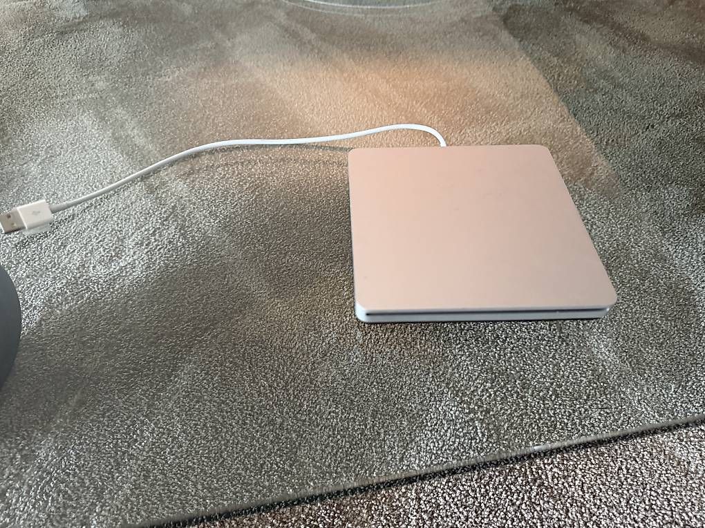 Sistemi audio & multimediali: Apple USB SuperDrive A1379  External CD/DVD Drive – Nuovo e nell'imballaggio originale da Lugano venduto da geo_hk9m