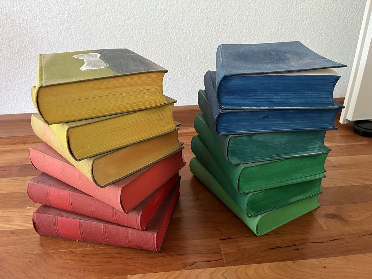 Tutte le decorazioni: Bücherstapel bemalt – Usato da Allschwil venduto da sar_9sy9 7