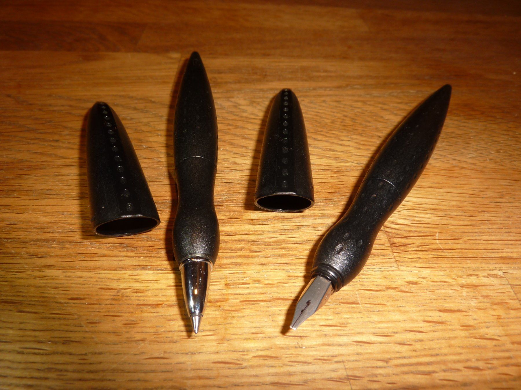 Rotring Rive Füllfederhalter Rollerball mit Ständer (Gebraucht) in  Hochfelden für CHF 31 – mit Lieferung auf Ricardo kaufen