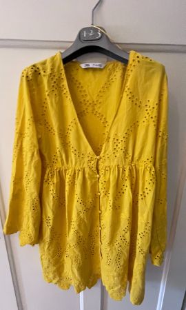 Très beau haut Zara jaune S coton 100%