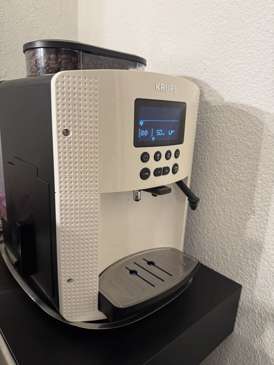 Krups Macchine per caffè & Macchine per espresso: Krups Espresso Machine, Fully Automatic, White, Used – Usato da Reinach BL venduto da duf_y6fq 1